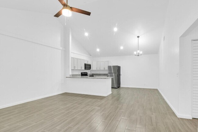 Photo - 13737 Yarmouth Dr