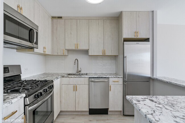 Photo - 1960 N Lincoln Park W Unidad 1005