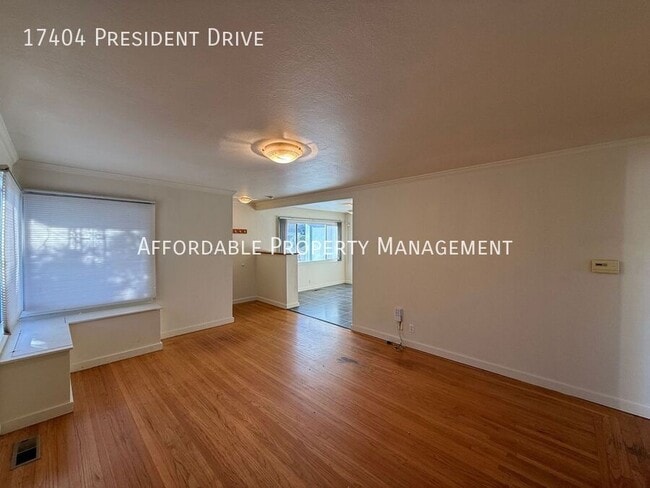 Photo - 17404 President Dr