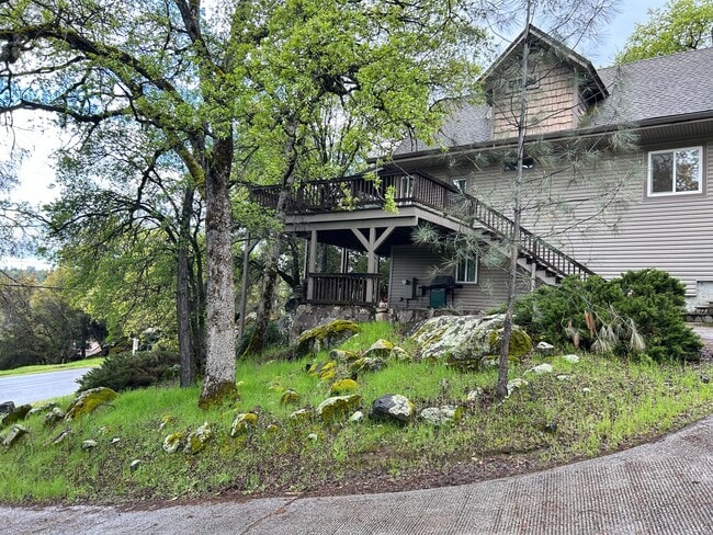 Cozy three bedroom two bath in Lake Wildwood - Cozy three bedroom two bath in Lake Wildwood