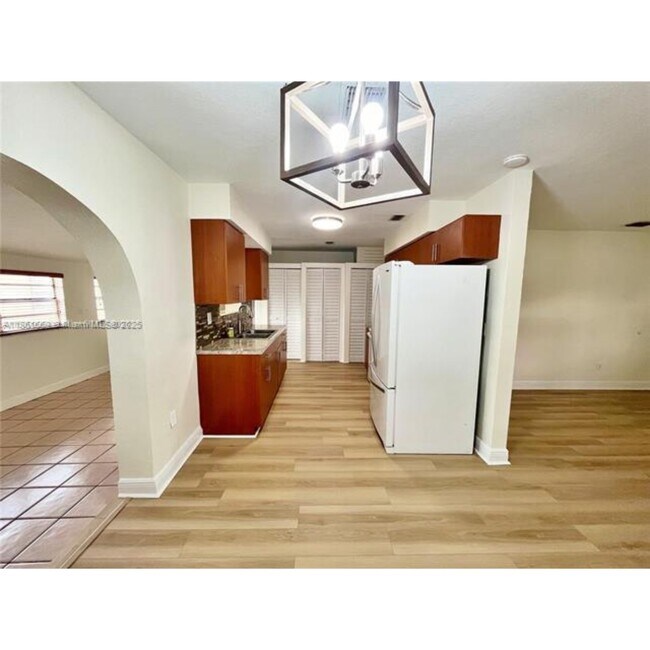 Photo - 1351 W 34th St