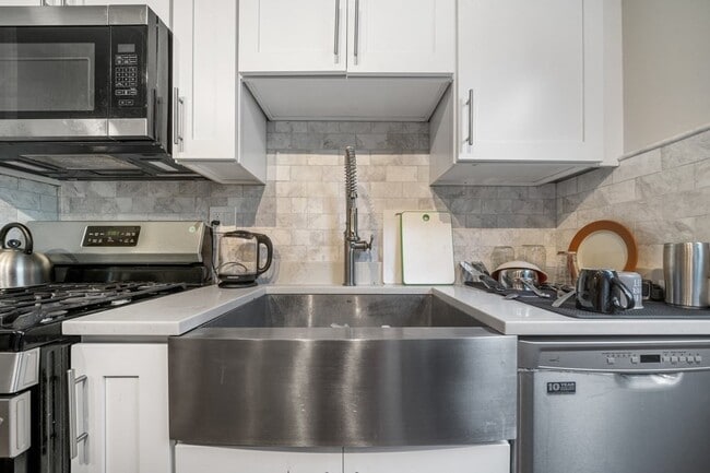 Building Photo - 71 Webster St Unit 2