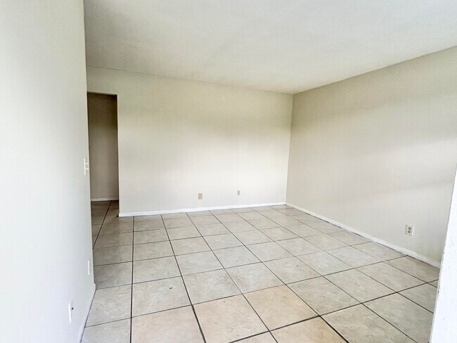 1111 N Federal Hwy Unit 5