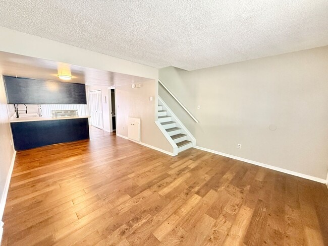 Photo - 37 Royal Crest Dr Unidad A