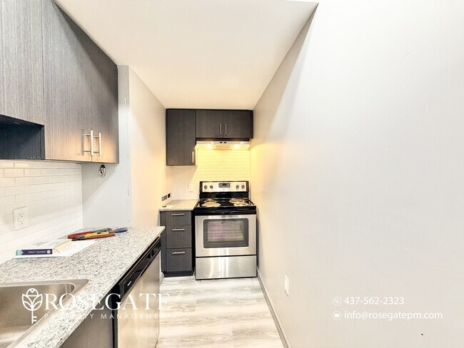 Photo - Modern 2-Bedroom Condo with Balcony – Utilities Included in Waterloo Unit 411