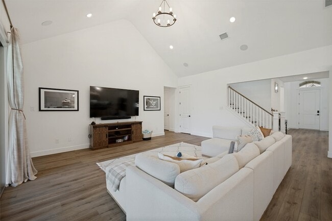 Photo - 724 Danbury St