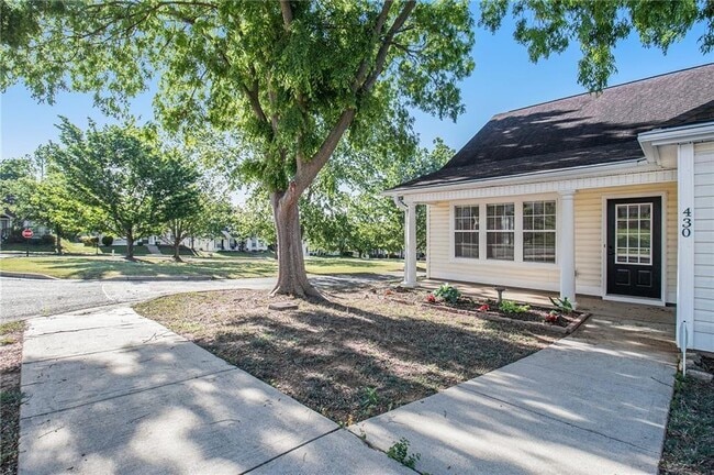 Photo - 430 Fairlawn Dr