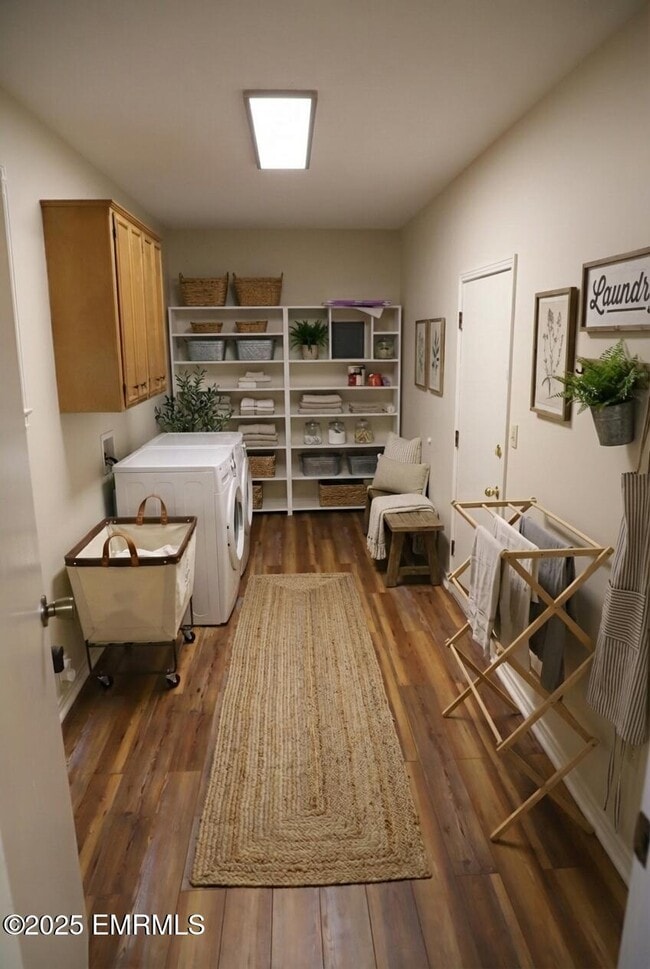 Photo - 607 Sookalena St