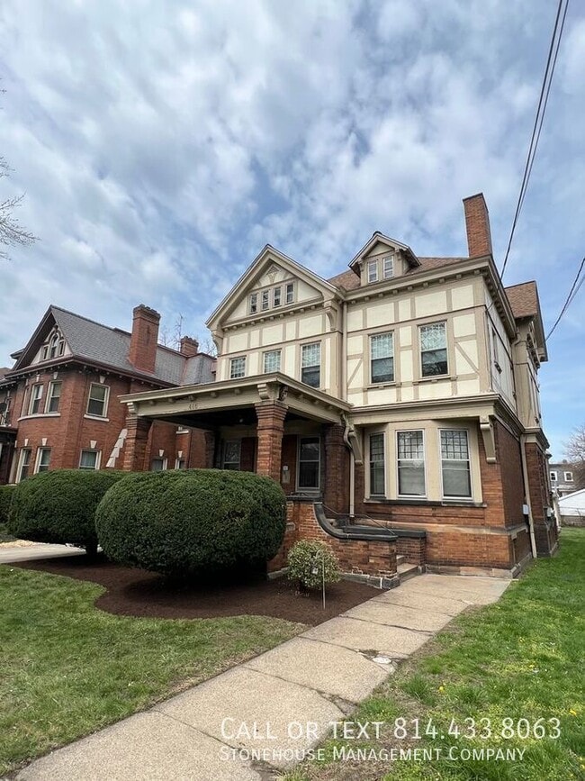 Building Photo - 446 W 10th St Unit 1