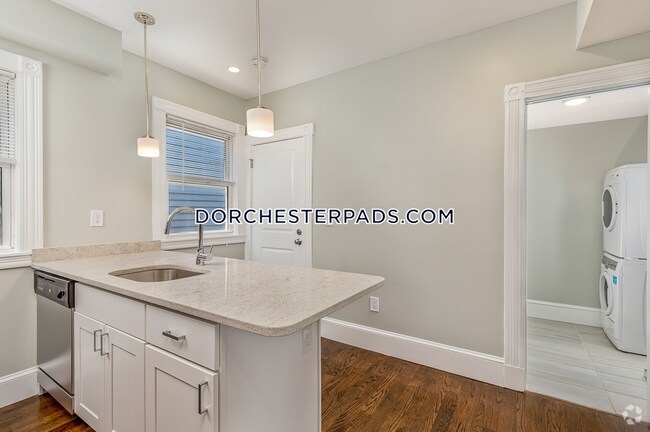 Building Photo - 147 Boston St Unit 2 Rental