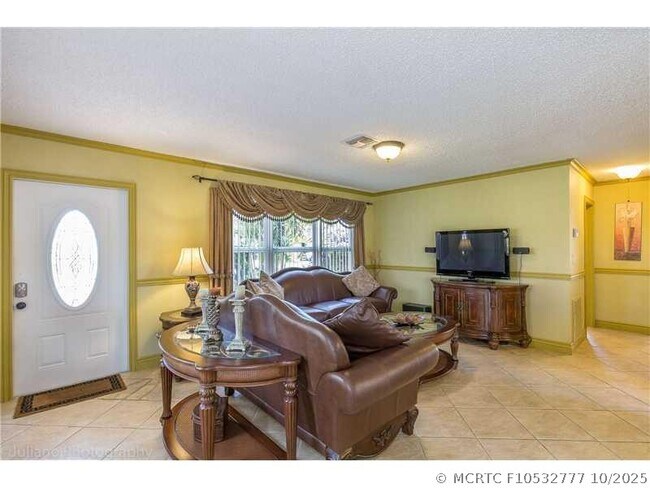 Photo - 160 SE 12th St