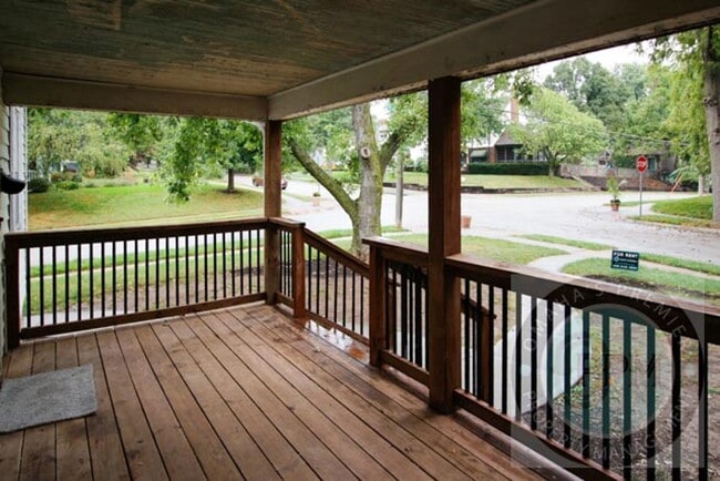 Building Photo - Deposit Special: $300 Off!! 3 Bed 1 Bath L...