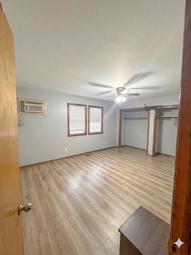 Photo - 6816 Adams St
