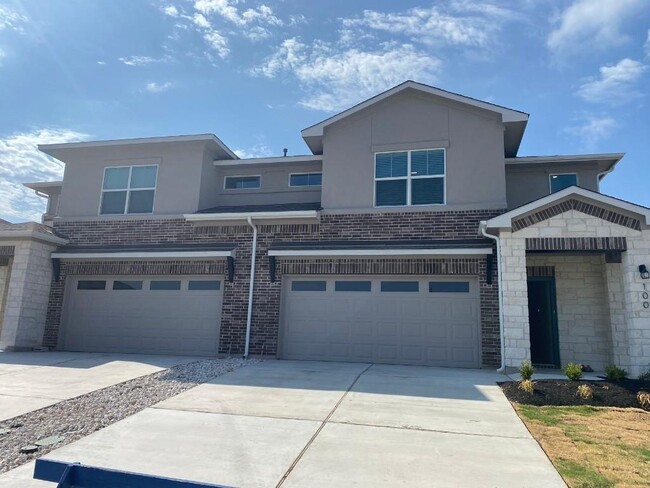Building Photo - 100 Calla Ln