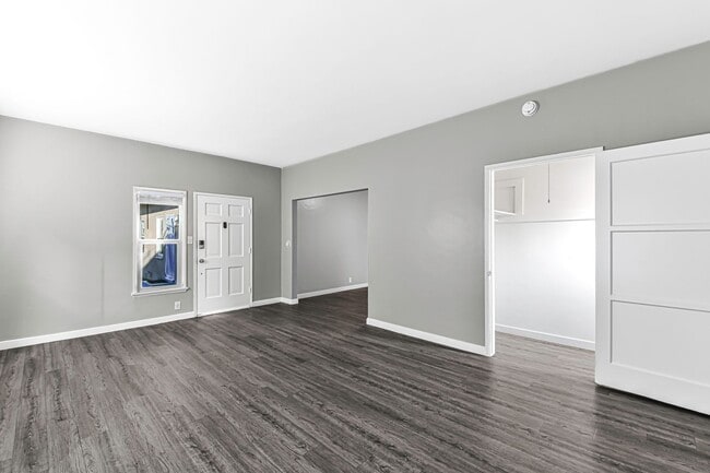 Photo - 2010 Pine Ave Unidad 04