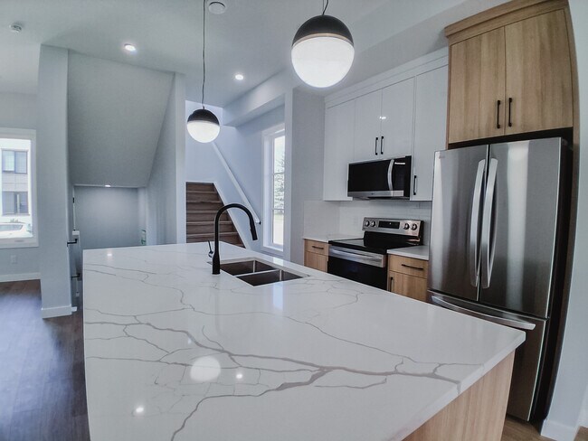 Photo - 2240-2248 8 St NW