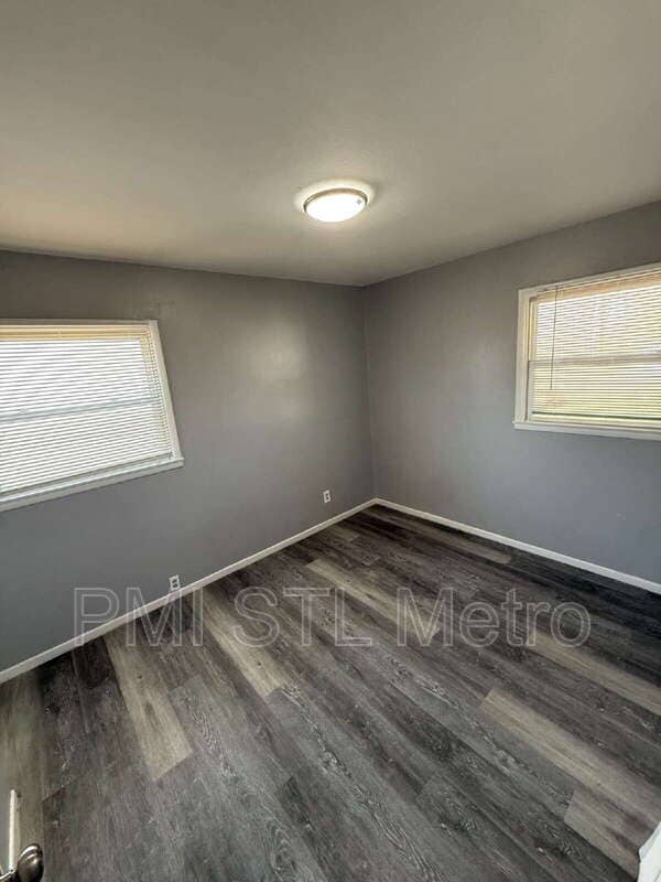 Photo - 323 Shepley Dr