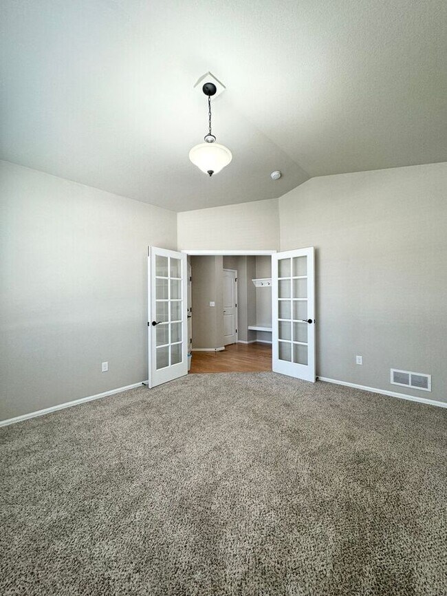 Photo - Gorgeous 4 bed 2.5 bath House With Mountai...