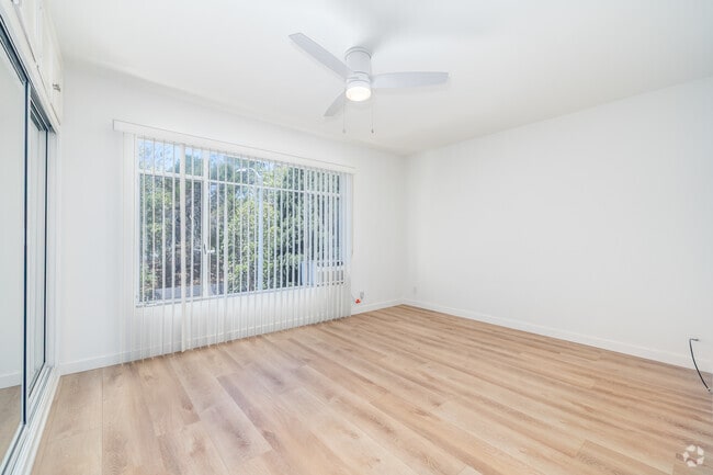 1BR, 1BA - 750SF - Bedroom