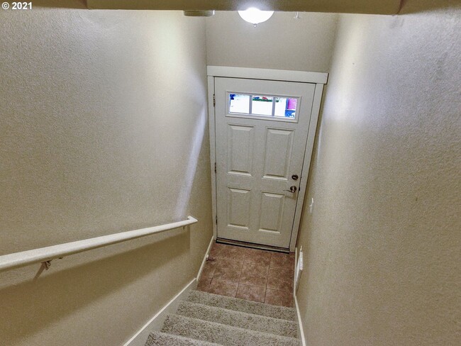 Photo - Sherwood Corner 3 Bed 2.5 Bath Townhome on top floor~  Reserved Parking and Washer & Dryer and Co...