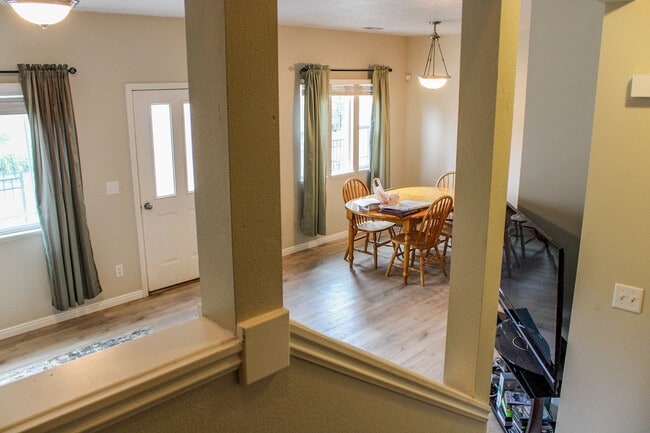 Photo - 462 W 1490 N