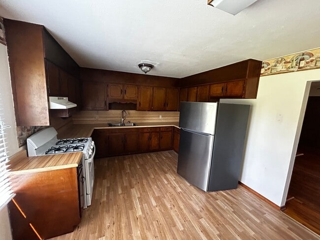 Photo - 580 Jones Rd