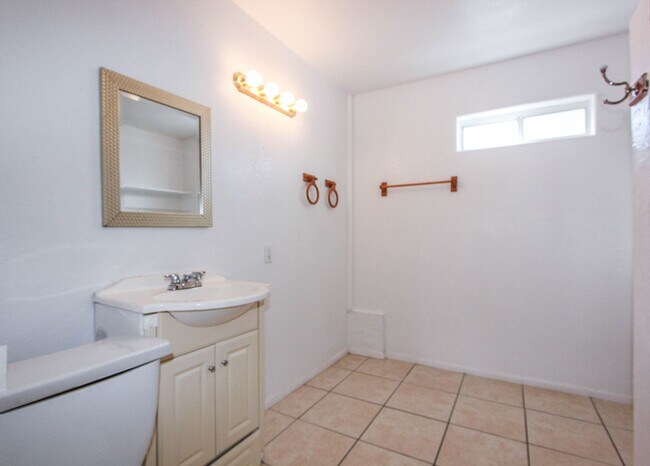 Photo - 1950 Emerald Dr Unit Downstairs