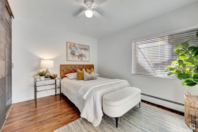 Building Photo - 4110 Hale Pkwy Unit 1J Rental