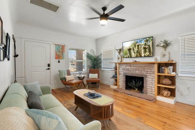 Building Photo - 1407 E McKinley St Unit ID1309648P Rental