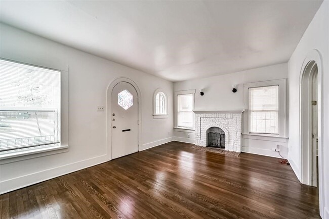 Photo - 2235 Welch St