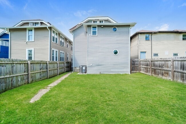 Photo - 764-766 Kelton Ave Unit 766