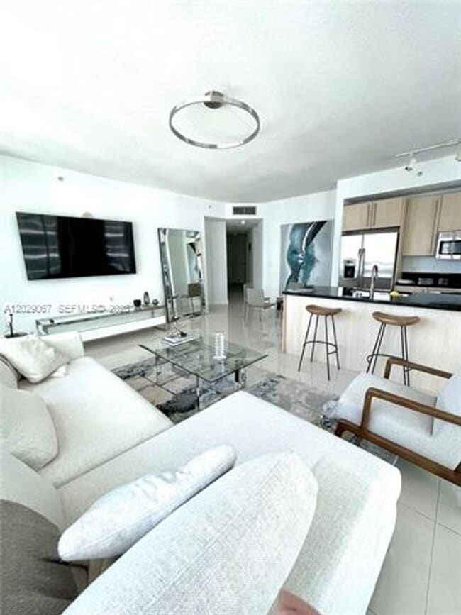 Photo - 79 SW 12th St Unidad 79 SW 12th St # 2407-S