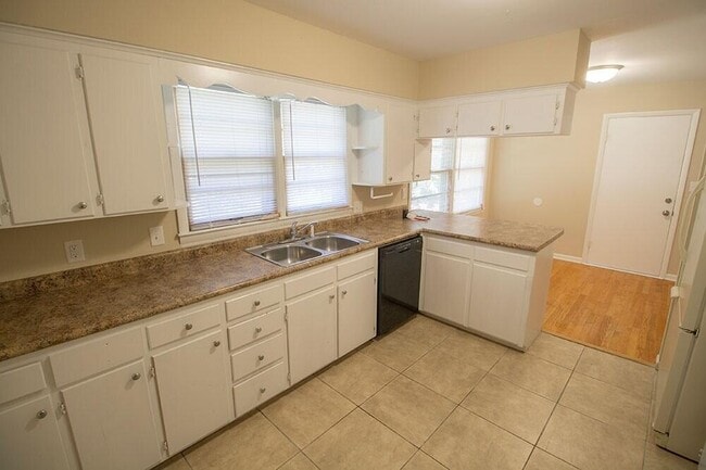 Photo - 2309 Highland Dr