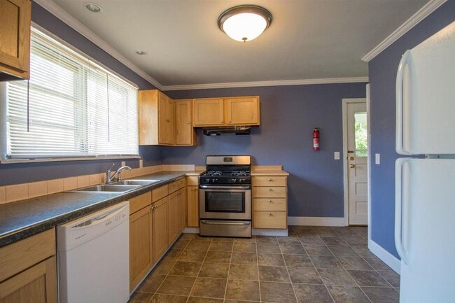 Photo - 3 bedroom, 1 bath Home: Available August 2...