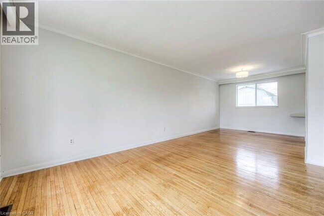 Photo - 530 Lees Ln