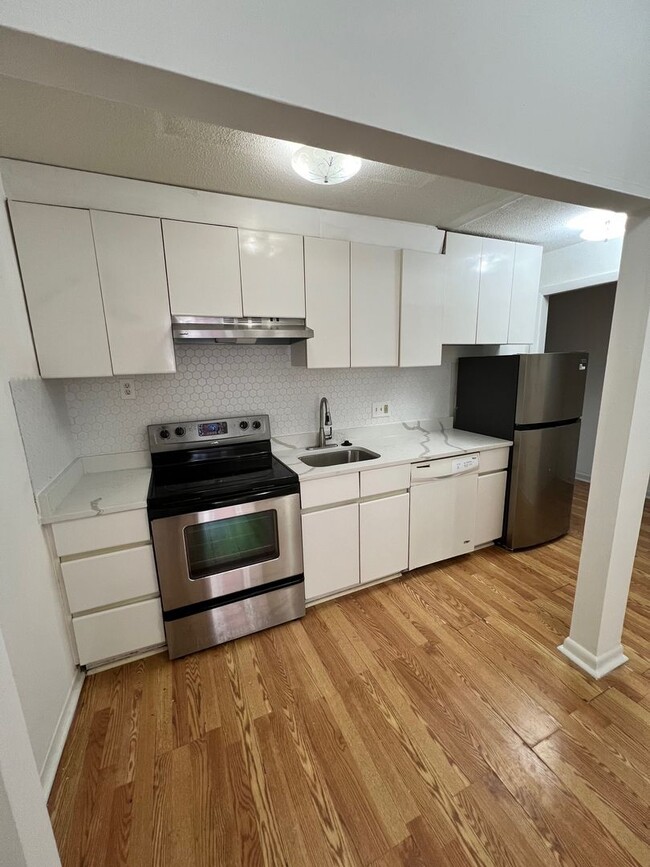 Sunny Allston one bedroom split - Sunny Allston one bedroom split House