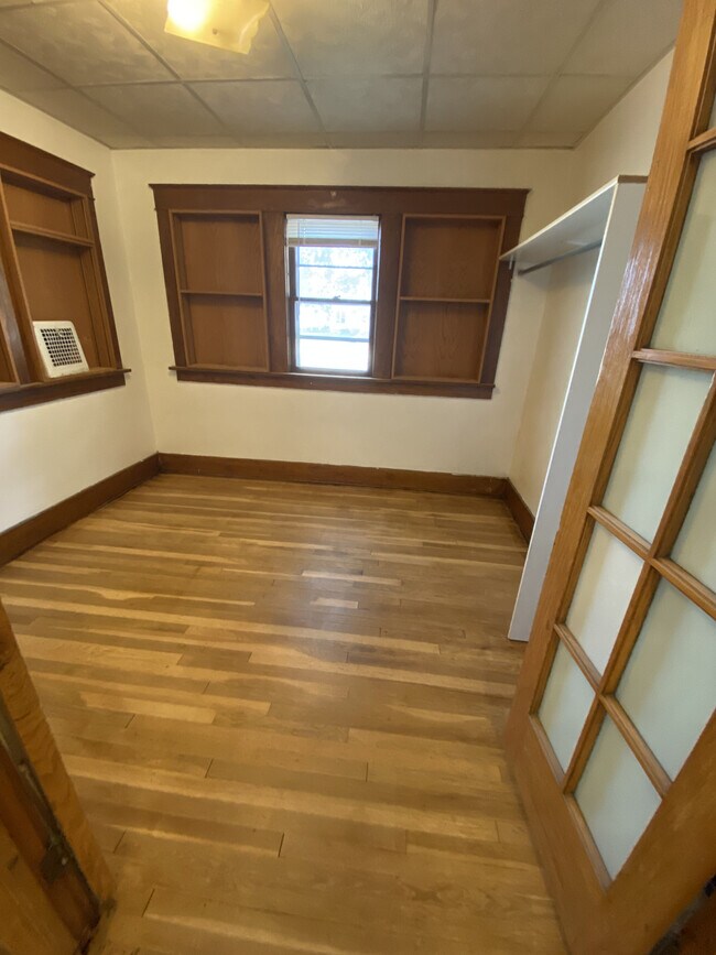 Bedroom - 611 Tri-Plex