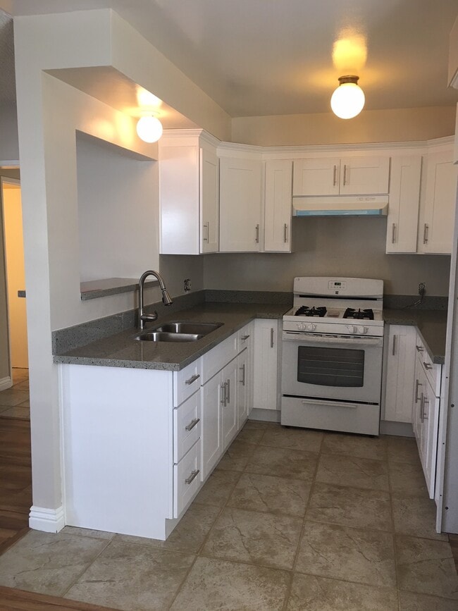 Kitchen - 116 N Pacific Ave Unidad #3