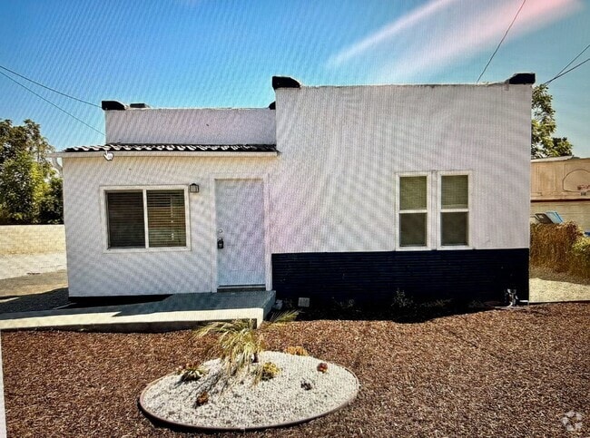 Building Photo - 1676 E La Cadena Dr Unit 3 Rental