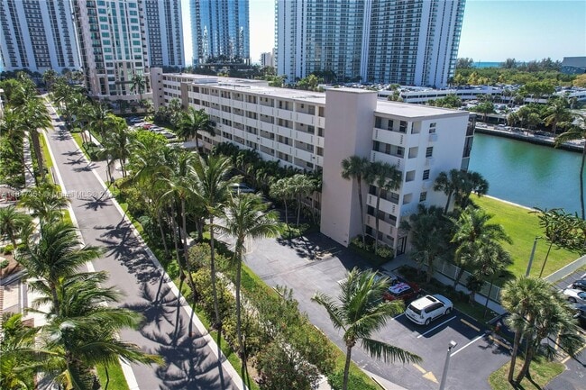 Building Photo - 220 Kings Point Dr Unit 401 Rental