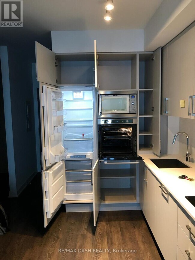 Photo - 576 Front St W Unit 1214E