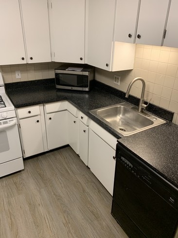 Kitchen - 1310 W Kings Hwy Unit 2nd Floor