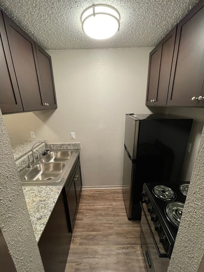 Villa West Apartments