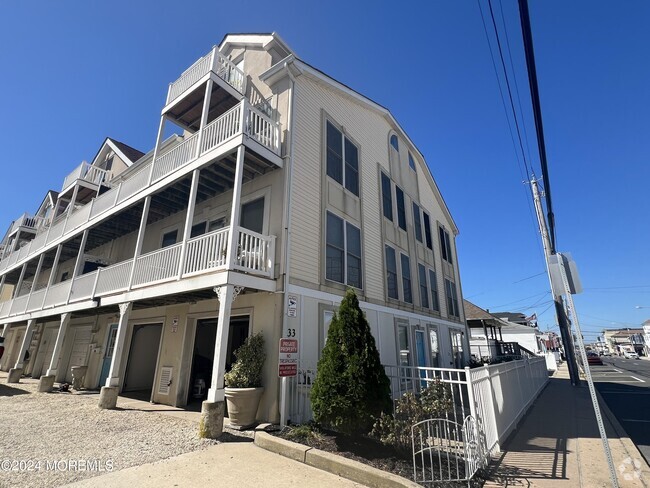 Building Photo - 33 Sumner Ave Unit 5B Rental