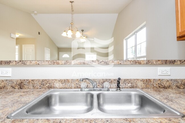 Photo - 406 Wincrest Ln