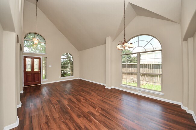 Photo - 530 Majestic Ridge Dr