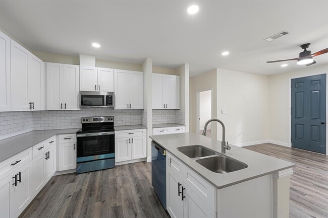 Building Photo - 2130 Aldine Mail Rte Rd Unit B103 Rental