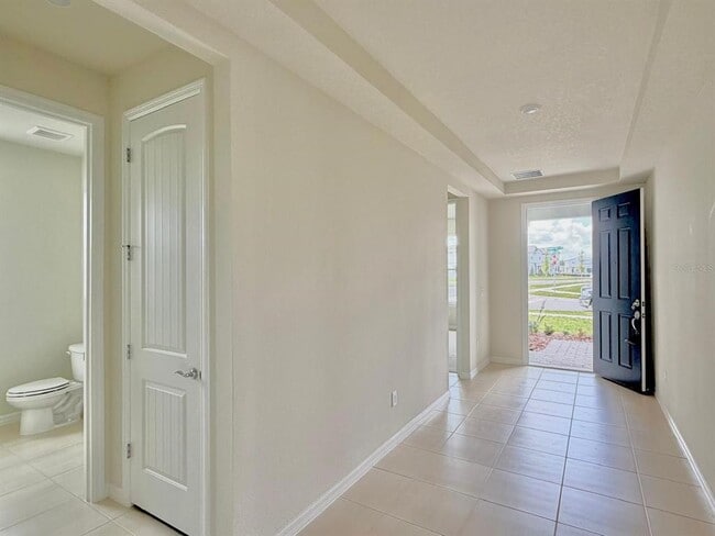 Photo - 6985 Oak Commons Way