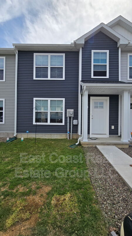 Building Photo - 8780 Hillside Way