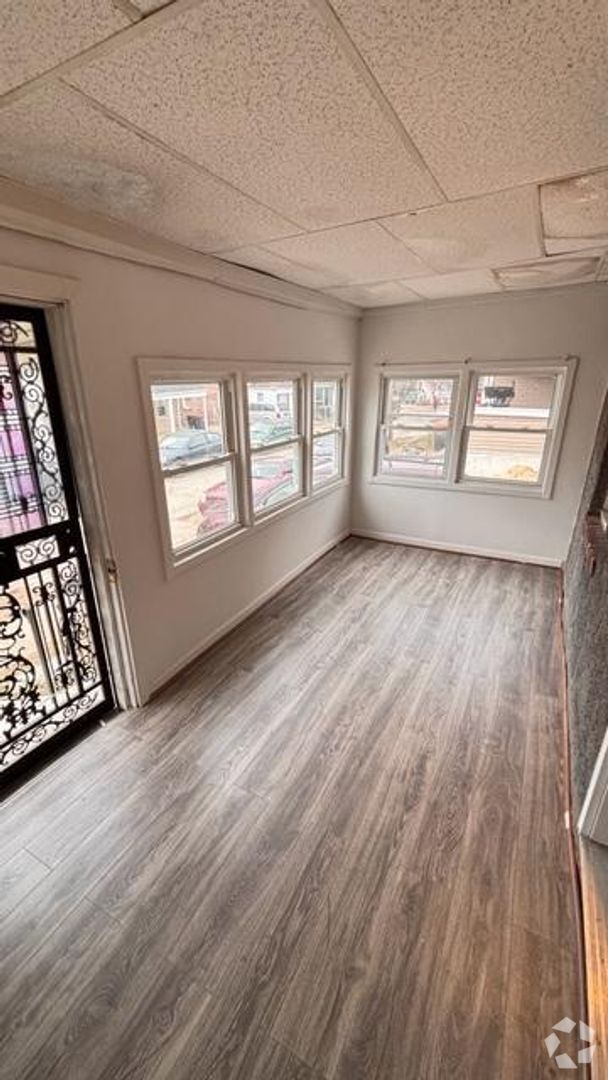 Building Photo - 3 Bed, 1 Bath Rental